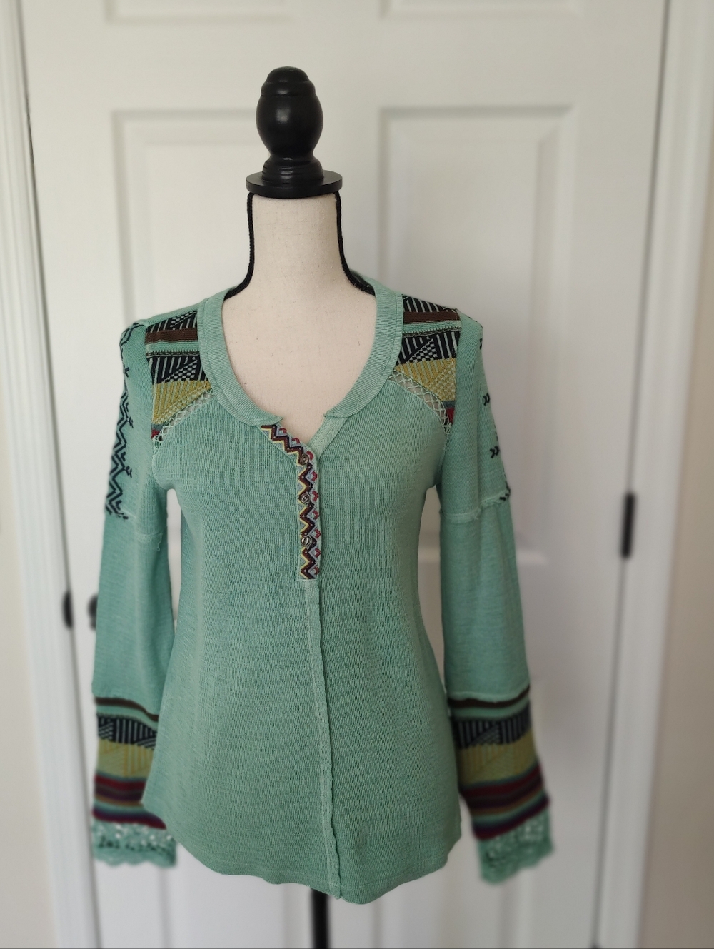 Sundance Embroidered Crochet Boho Mint Green Southwestern Long Sleeve Top XS NWT